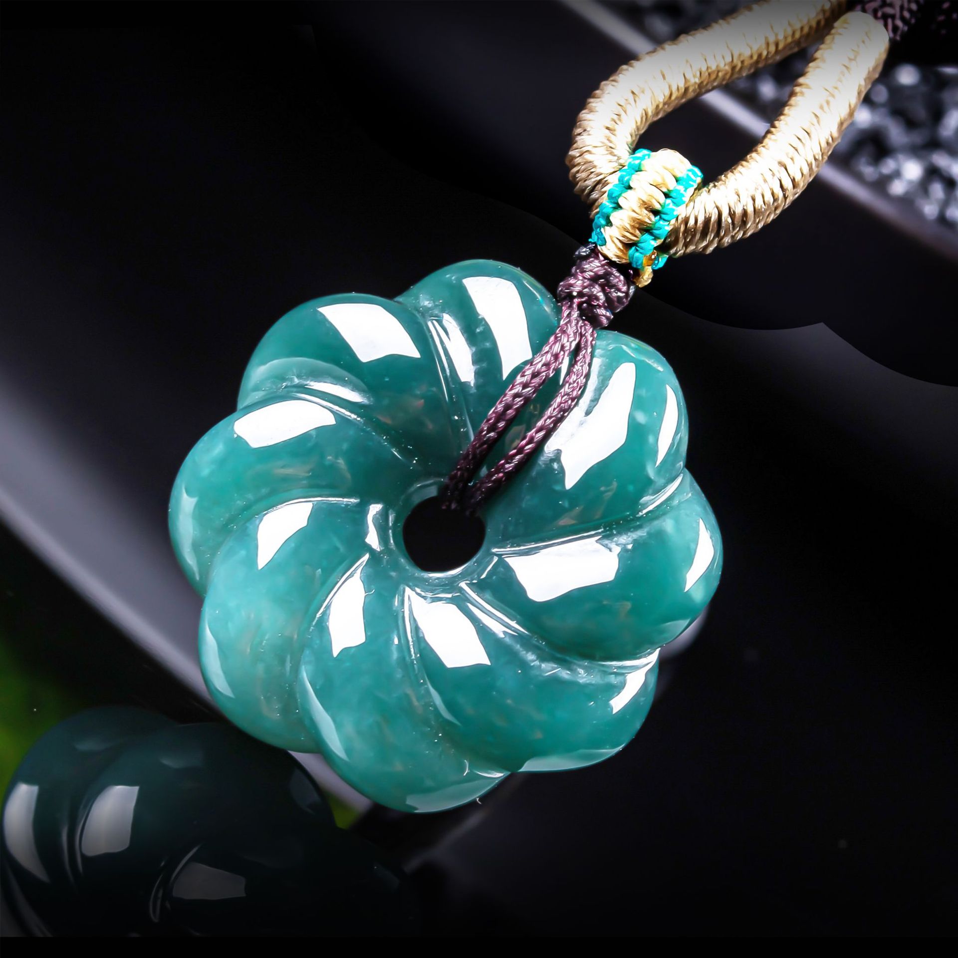 Colar com Pingente de Flor de  - Jewelry Making With Stones avaliação e preço
